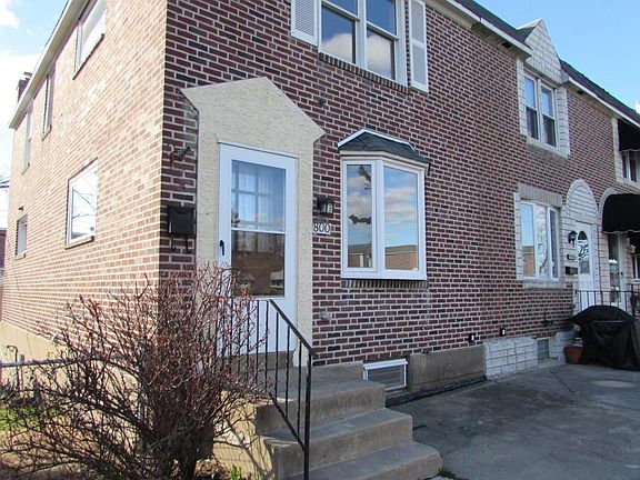 3rd image of 800 Surrey Ln