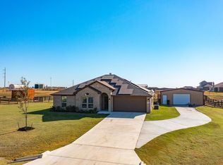 131 Crest Ln, Decatur, TX 76234