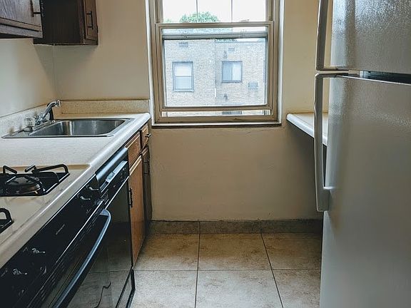 2nd image of 5300 5th Ave APT C1