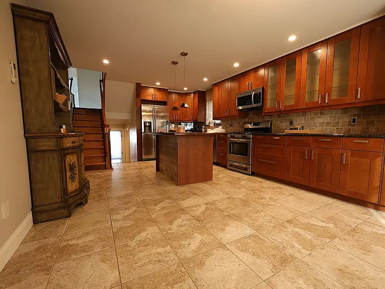 1 Ledyard Pl — Photo 5