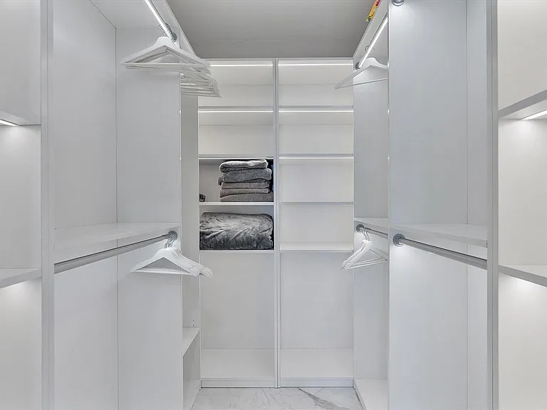 207 Royal Palm Dr — Photo 40