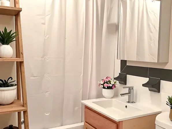 88-05 171st Street image 2 of 3