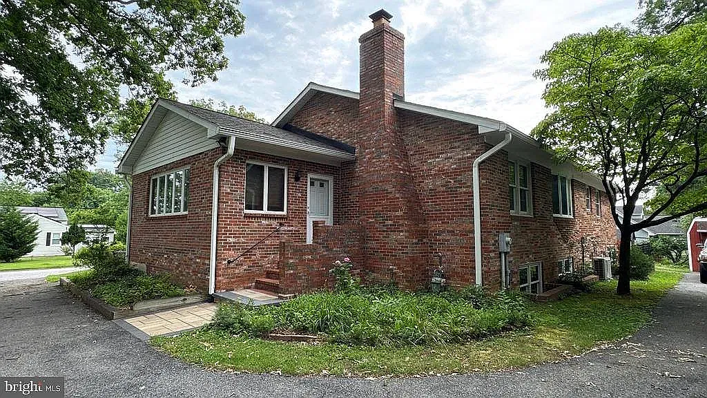 3 bed, 1975 sqft, $3,250 — Photo 2