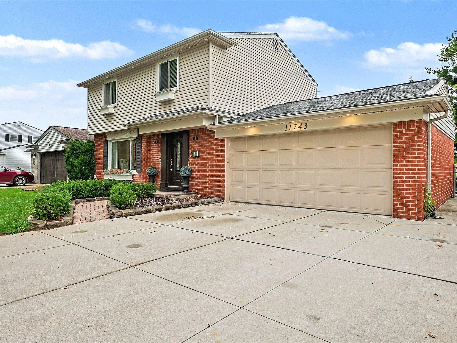 3 bed, 1.5 bath, 1419 sqft, $2,490 — Photo 3