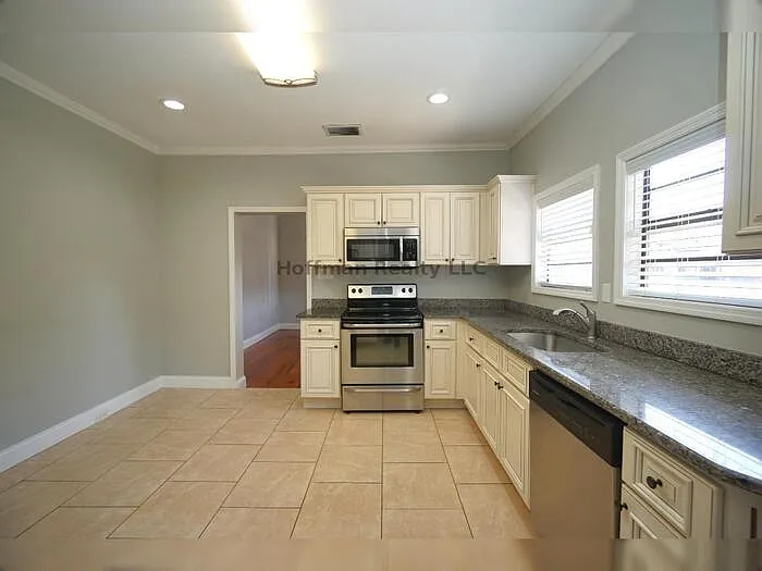 916 E 25th Ave — Photo 18