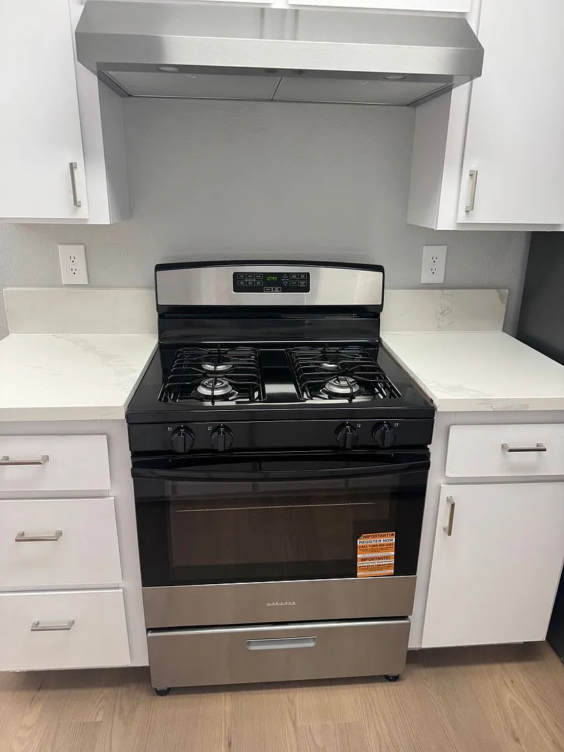 Harbor Terrace Apartments — Photo 4