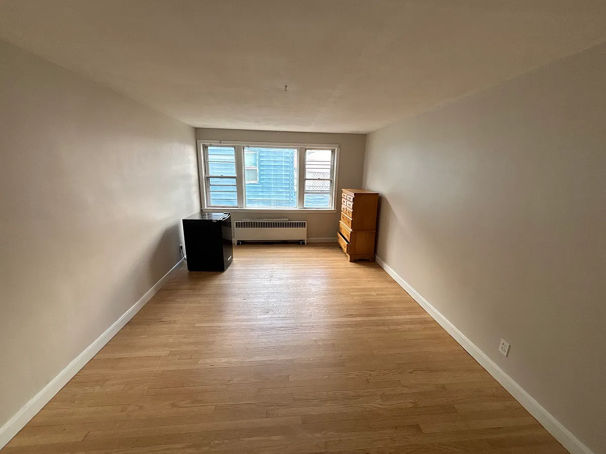 Building Photo - 715 Burnside Ave #2E-2