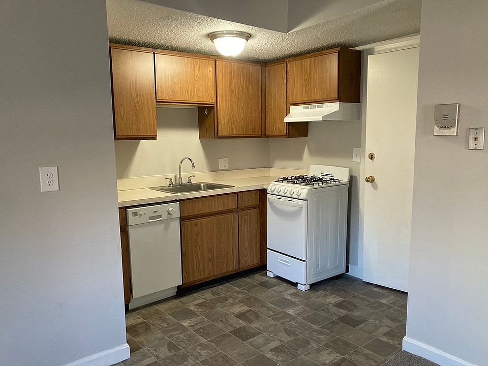 1st image of 640 Washington St APT 9