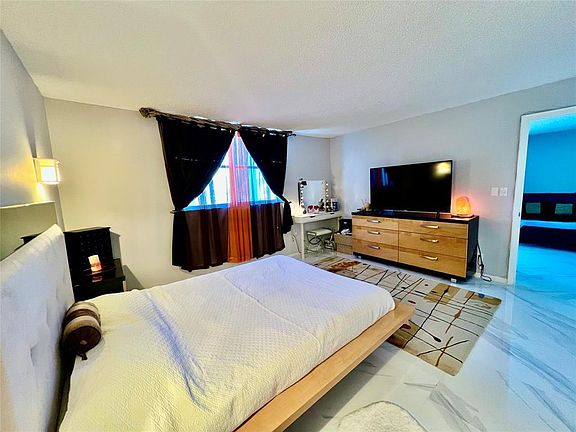 3rd image of 501 E Dania Beach Boulevard #2a