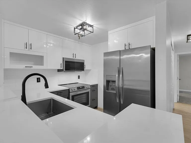 975 Aberdeen Ave NE #D105 — Photo 4