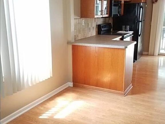 3rd image of 26621 Townley St