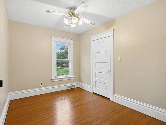 17th image of 110 5th Ave SE