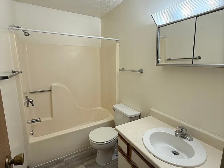 Pine Tree Apartments — Photo 13