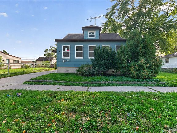 3rd image of 8282 Maxwell Ave