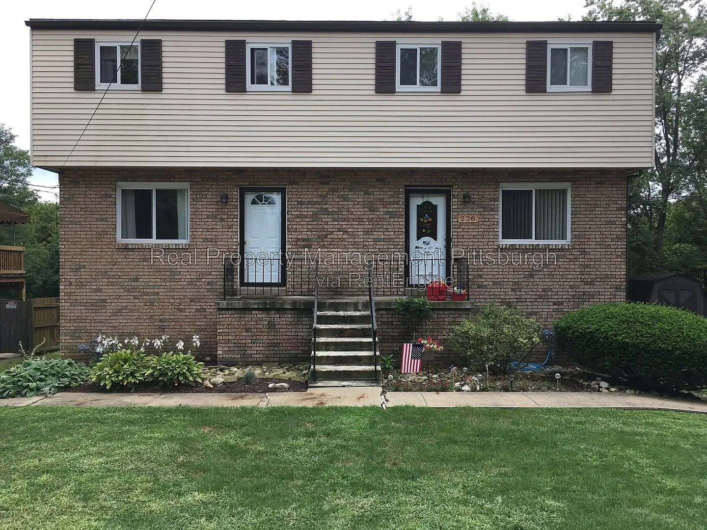 3 bed, 1.0 bath, 950 sqft, $1,300 — Photo 1