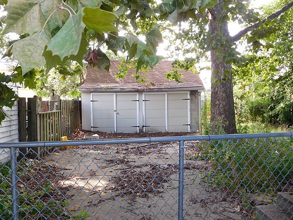 4th image of 600 Douglas Ave