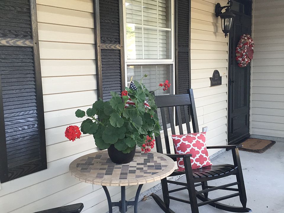 2nd image of 235 Parkwood Cir