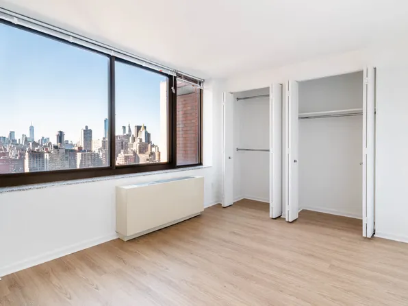 300 E. 39th Street image 21 of 48