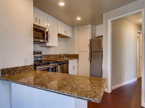 5th image of 3630 Bayside Ln APT 2