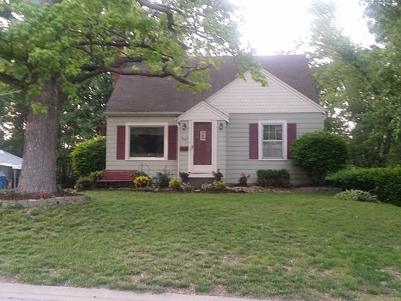 3rd image of 847 Prickett Ave