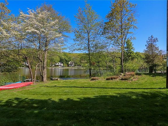 4th image of 16 Woodhaven Dr