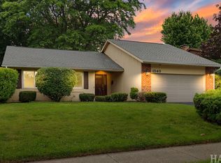 1540 N Pepper Tree Dr, Palatine, IL 60067