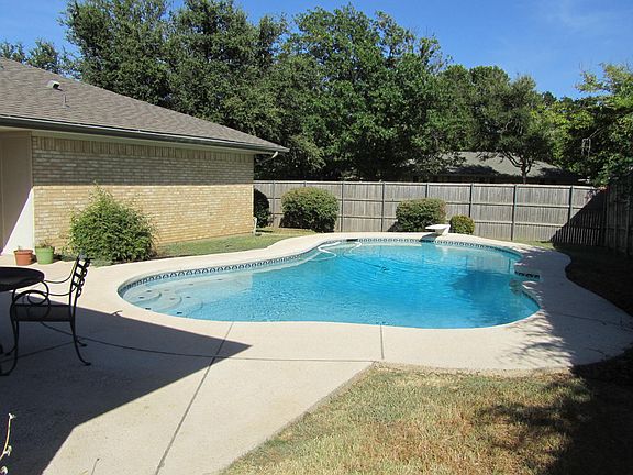 5th image of 1302 Juniper Ln