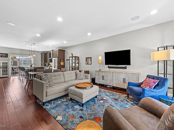 3rd image of 1371 W Clifton Blvd