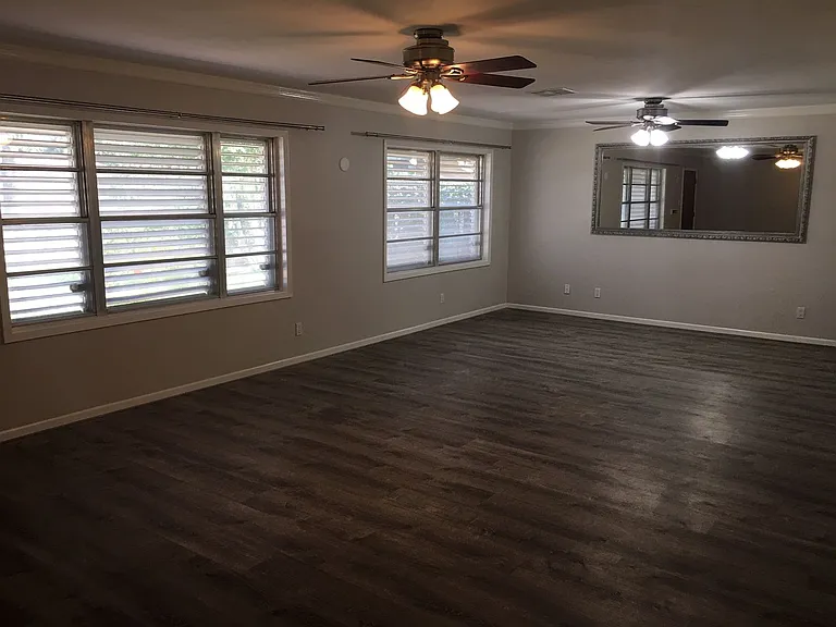 1221 Marine Dr — Photo 3
