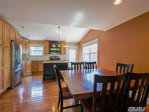 4th image of 134 E Zoranne Dr
