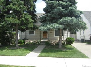 26312 Winton St, Saint Clair Shores, MI 48081