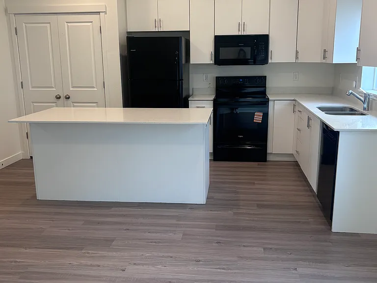 860 Place Townhomes — Photo 83