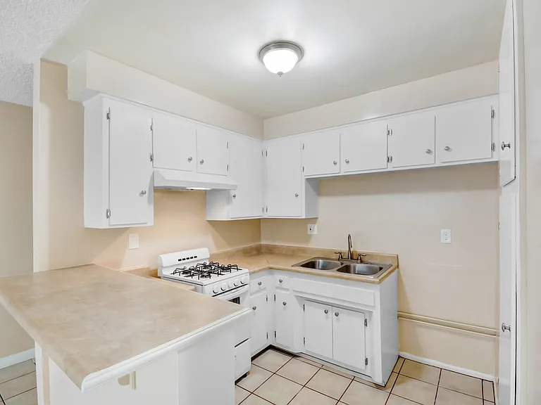 Telegraph Apartments — Photo 7
