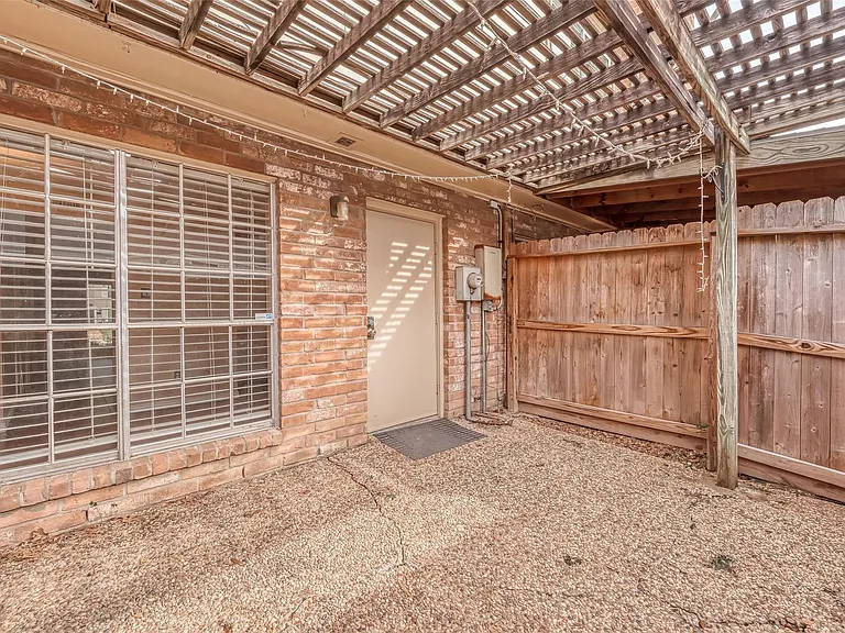 10217 Longmont Dr — Photo 32