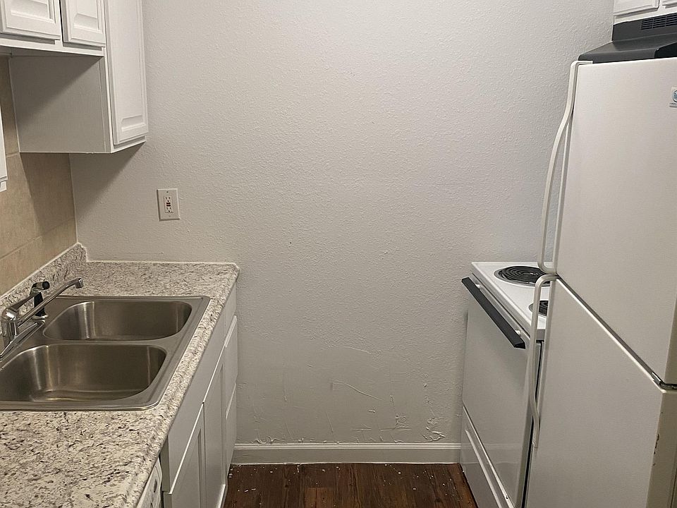 2nd image of 512 W Green Ave #5