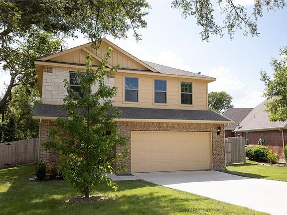 3rd image of 1012 Hoylake Ct