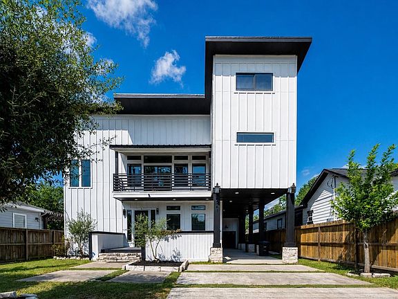 3rd image of 4041 Castor St