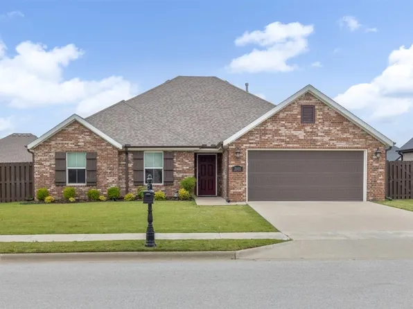 2005 W Chandler Ave, Rogers, AR 72758