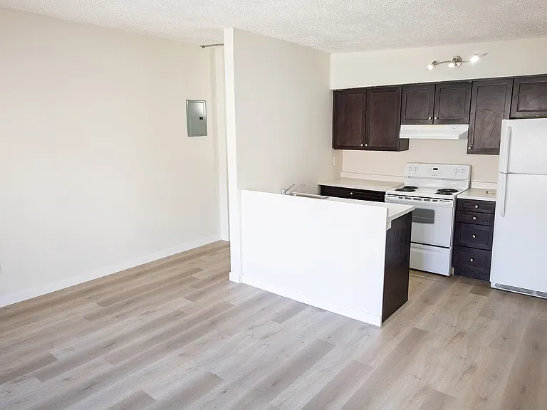 318 14th Ave SW — Photo 9
