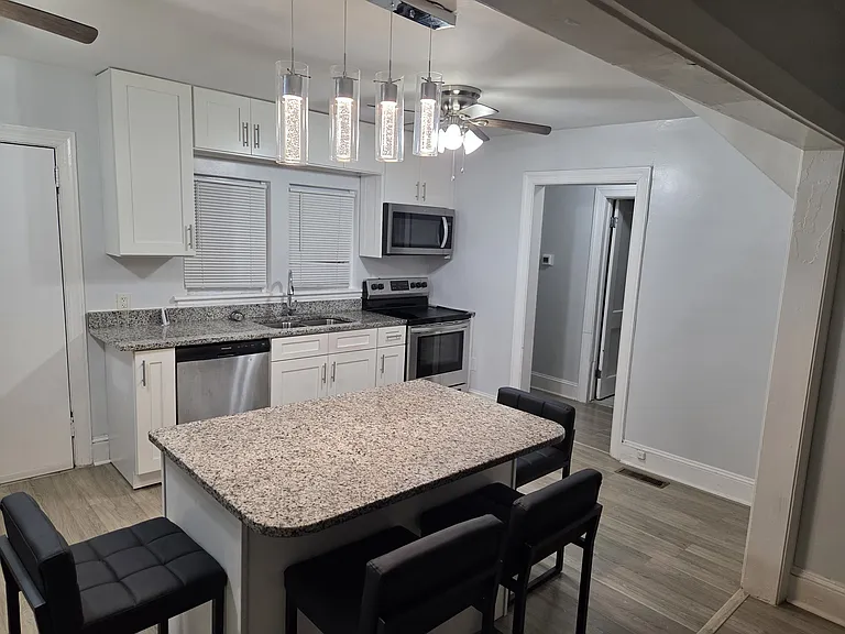 506 Bellevue Ave #D — Photo 2