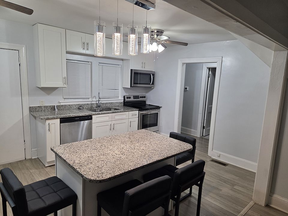 2nd image of 506 Bellevue Ave #D