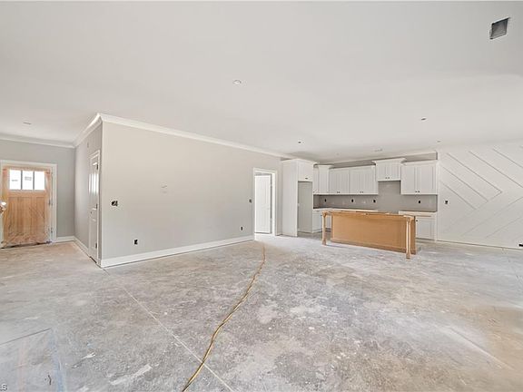 5th image of 165 Canton Dr