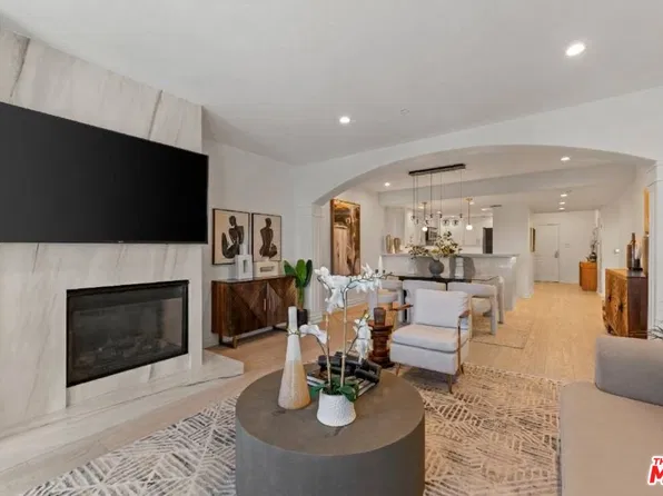 4711 Ambrose Ave Unit 204, Los Angeles, CA 90027