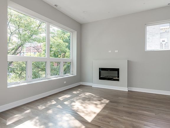 5th image of 2422 W Iowa St #3