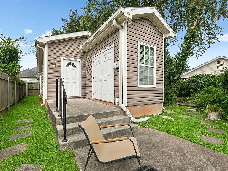 4433 Orleans Blvd — Photo 2
