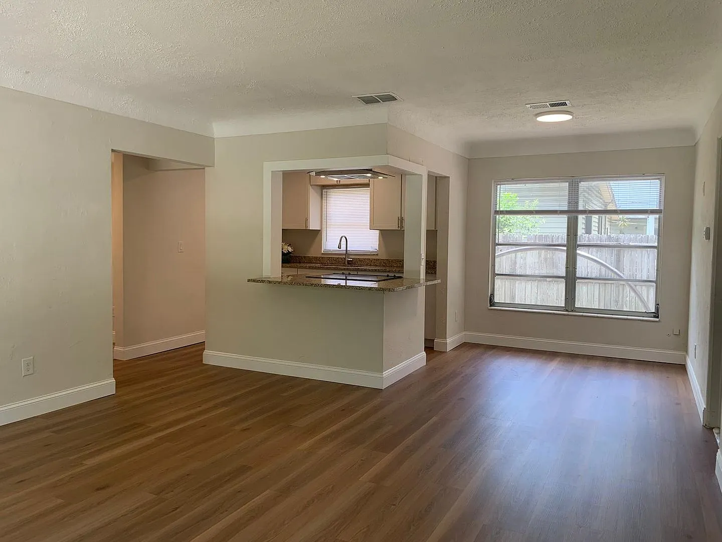 3 Bedroom 2 Bath Ranch Style Home in Central Gulfport — Photo 2