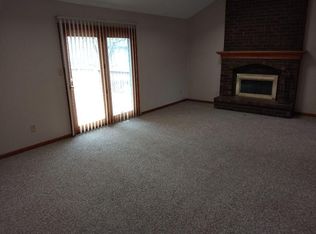 405 SE Silver Ln, Blue Springs, MO 64014