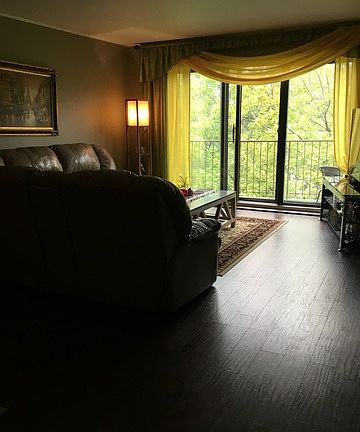 5th image of 250 W Parliament Pl APT 403