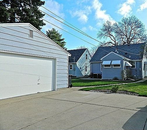 Nice driveway and 2 car garage