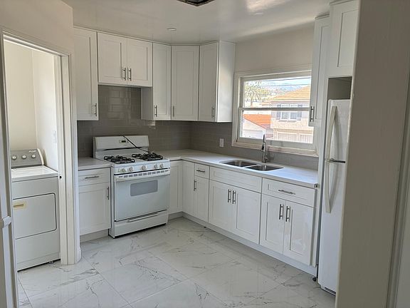 3rd image of 701 W Glenoaks Blvd #703-1/2